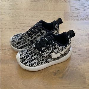 Black and white Nike Sneakers